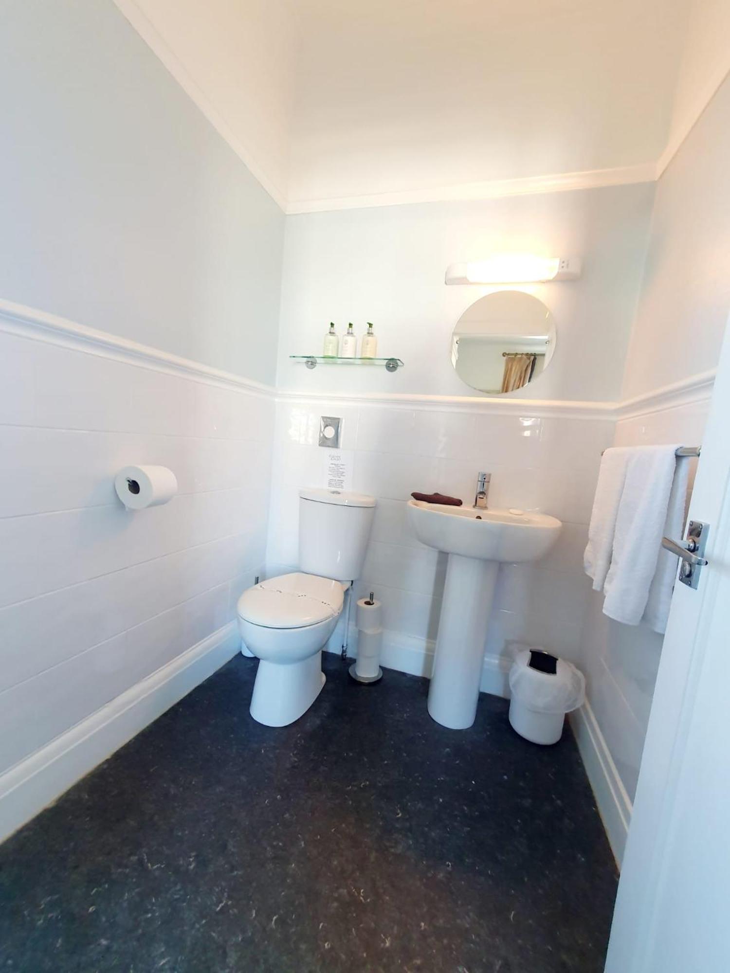 Cleave Court Guest House لاندودنو المظهر الخارجي الصورة